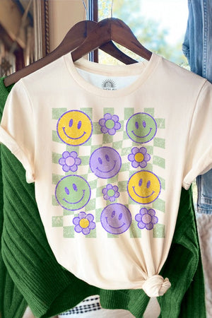 
                
                    Load image into Gallery viewer, Smiley Green-Checkered Retro Oversized T Shirt
                
            